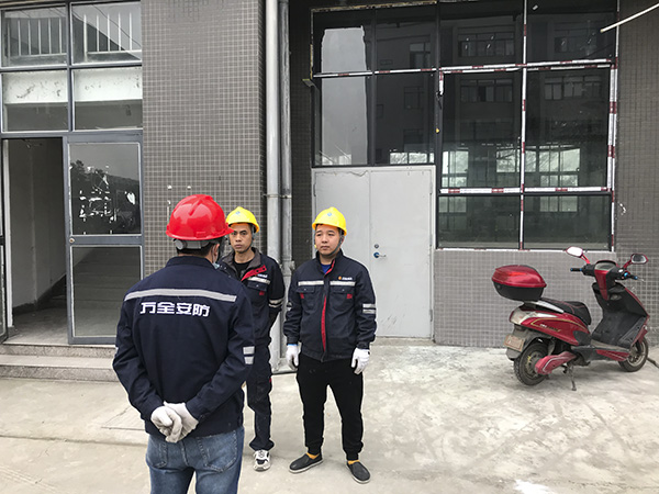 安防監(jiān)控系統(tǒng)安裝施工現(xiàn)場會議